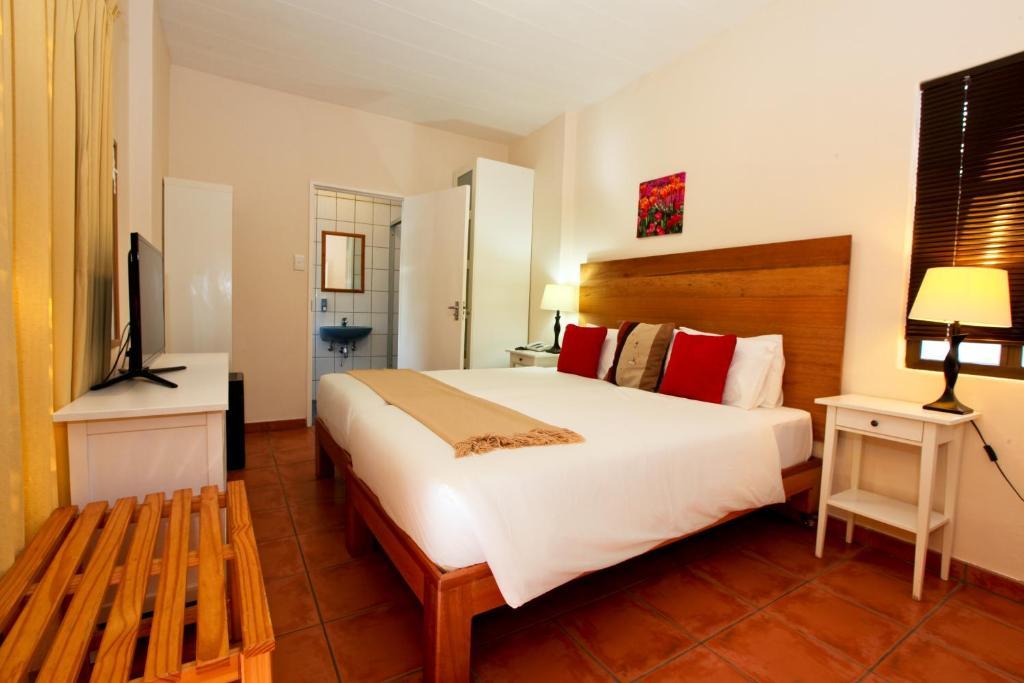 Roof Of Africa Hotel Windhoek Quarto foto