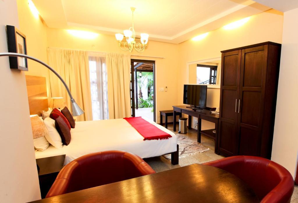 Roof Of Africa Hotel Windhoek Quarto foto